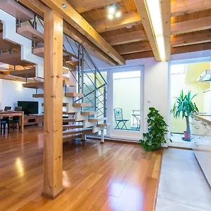 Apartamento Attic By Wenceslas Square, Praga