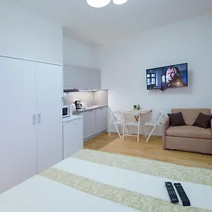 Modern Pricna 4 Apartmán